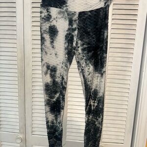 Black & White Tie-Dye Leggings
